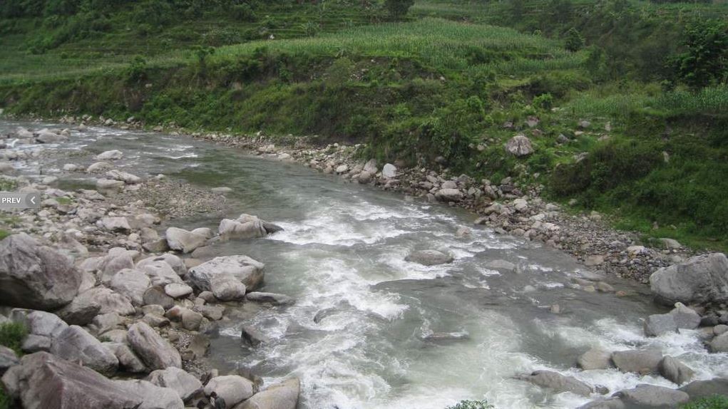 सुन्दरहरैंचा र केराबारीमा गरी ५ जनालाई खोलाले बगायो