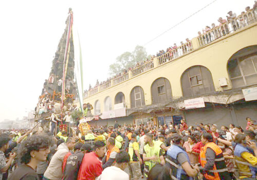काठमाडौँमा सेतो मछिन्द्रनाथको रथ यात्रा शुरू